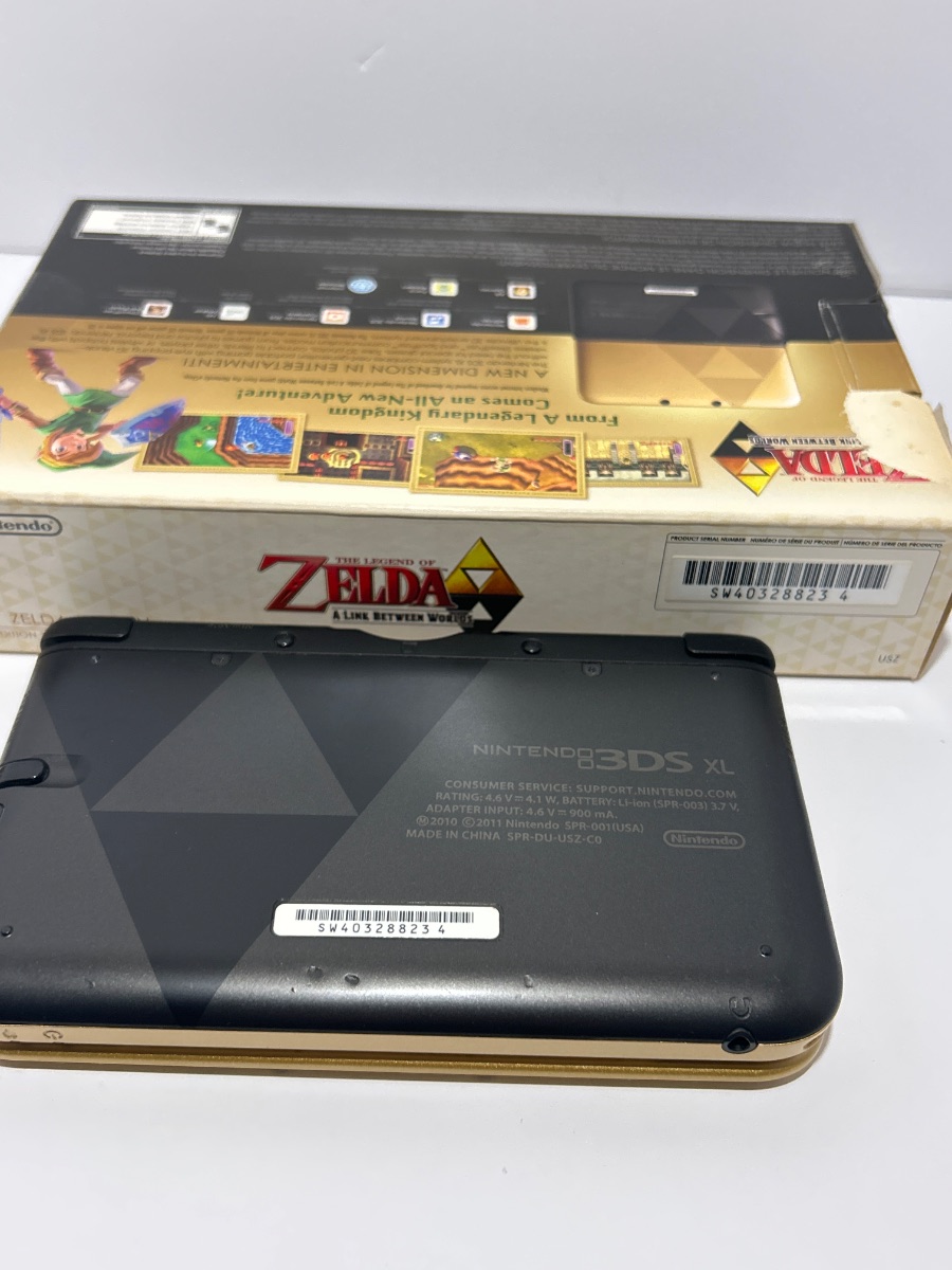 Nintendo 3DS XL The Legend of Zelda: A Link Between Worlds Bundle photo 9
