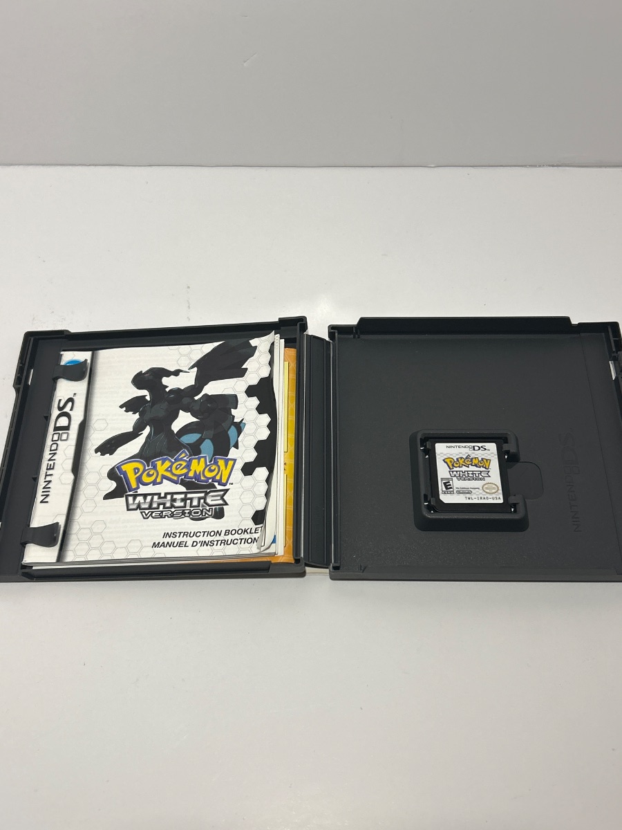 Pokémon White Version photo 2